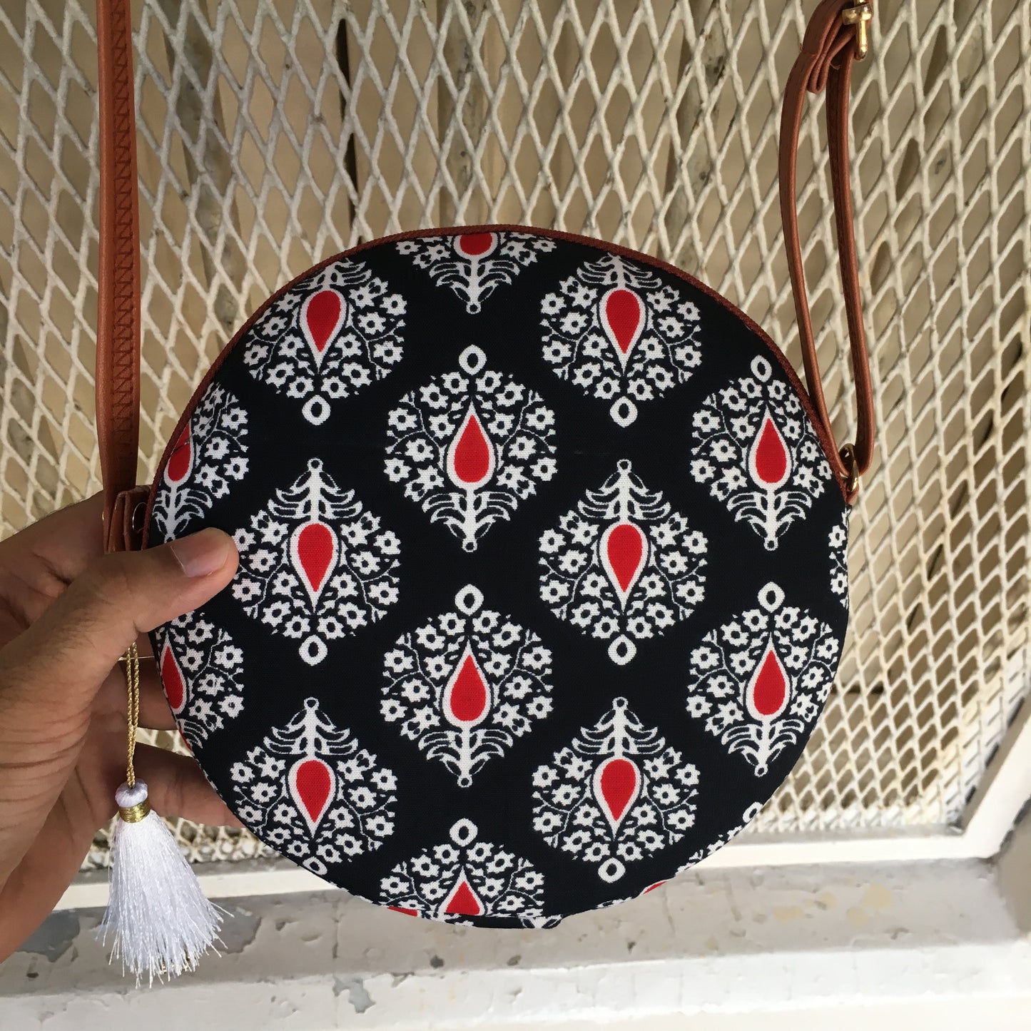 Black Flower - Round sling - small size