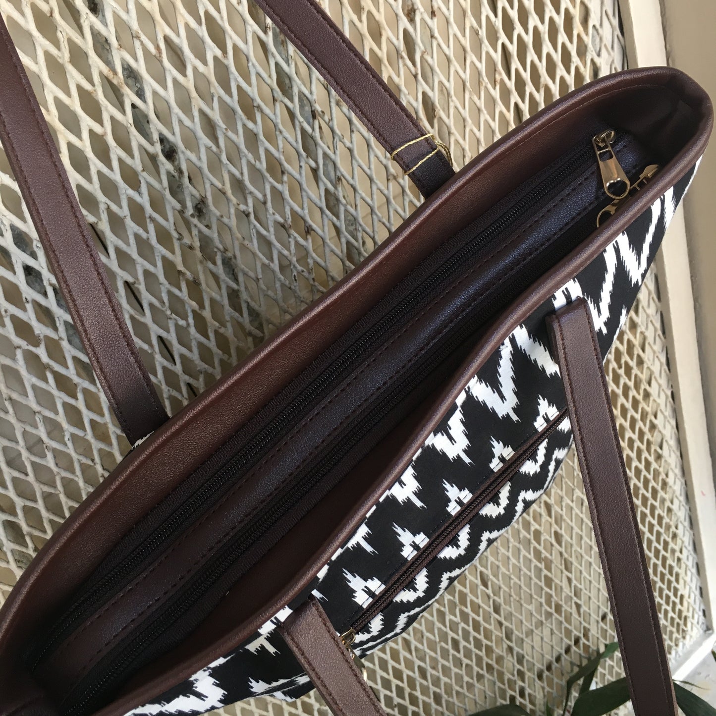 Black Zigzag - Printed Tote Bag