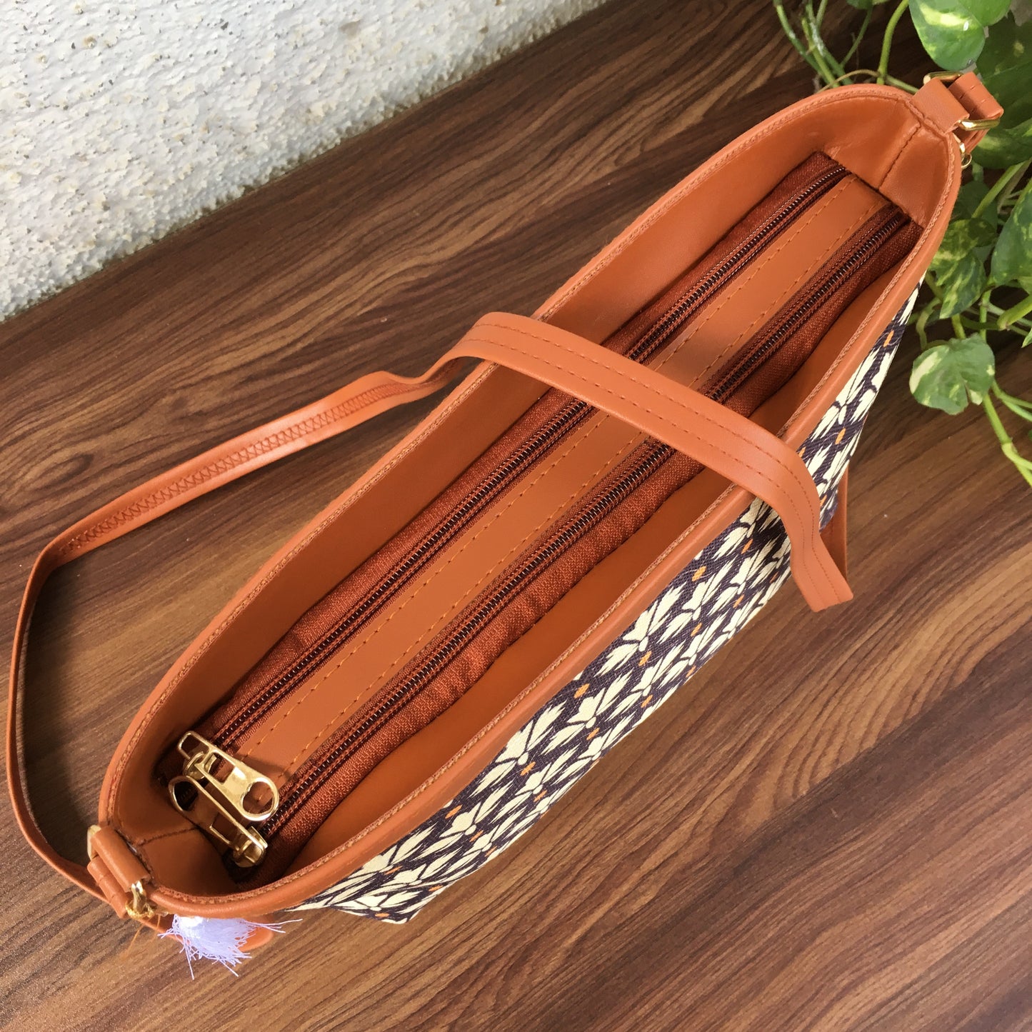 Minsk - 3 zip- Big size - Sling Bag - Black White Flower