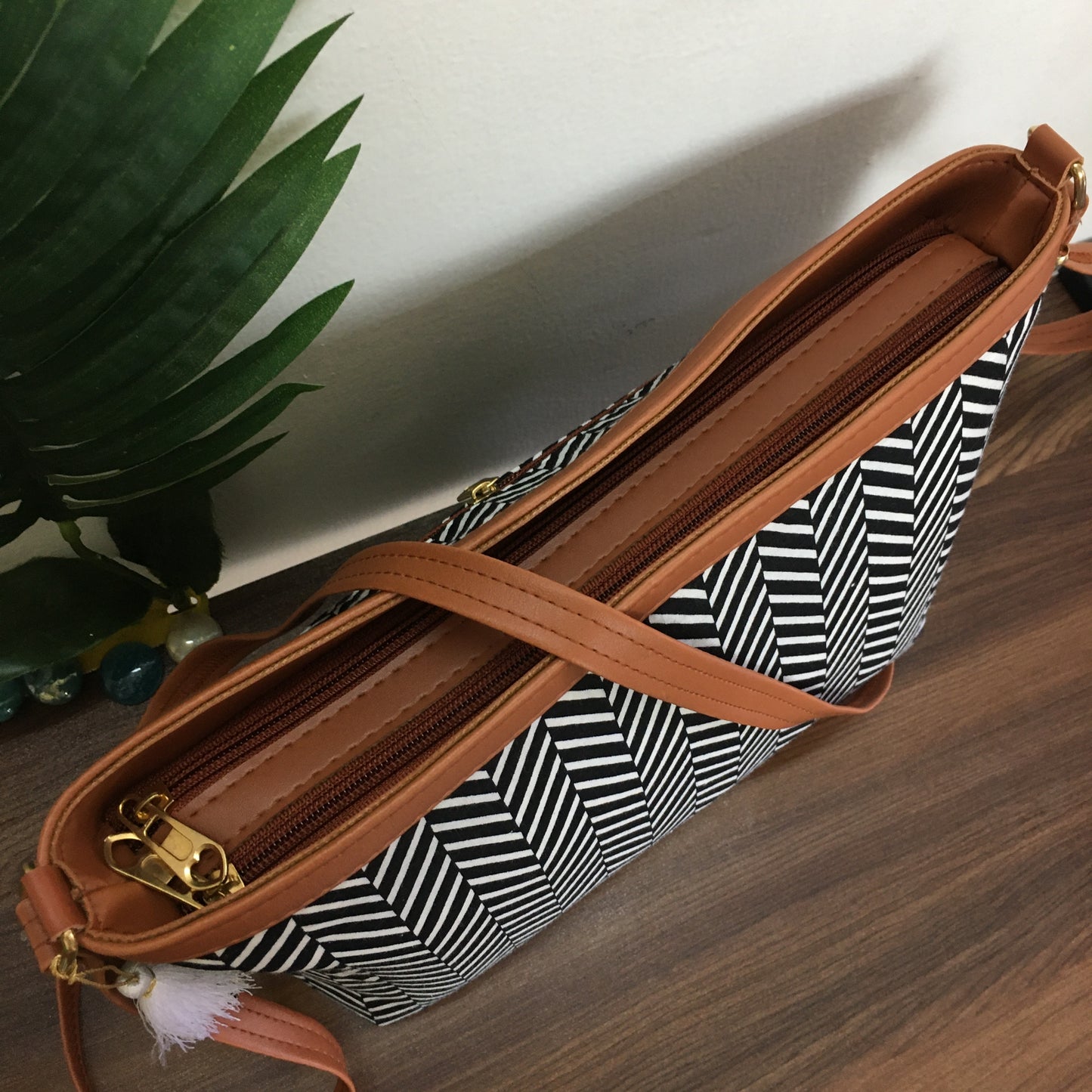 Minsk - 3 zip- Big size - Sling Bag - Black Criscros