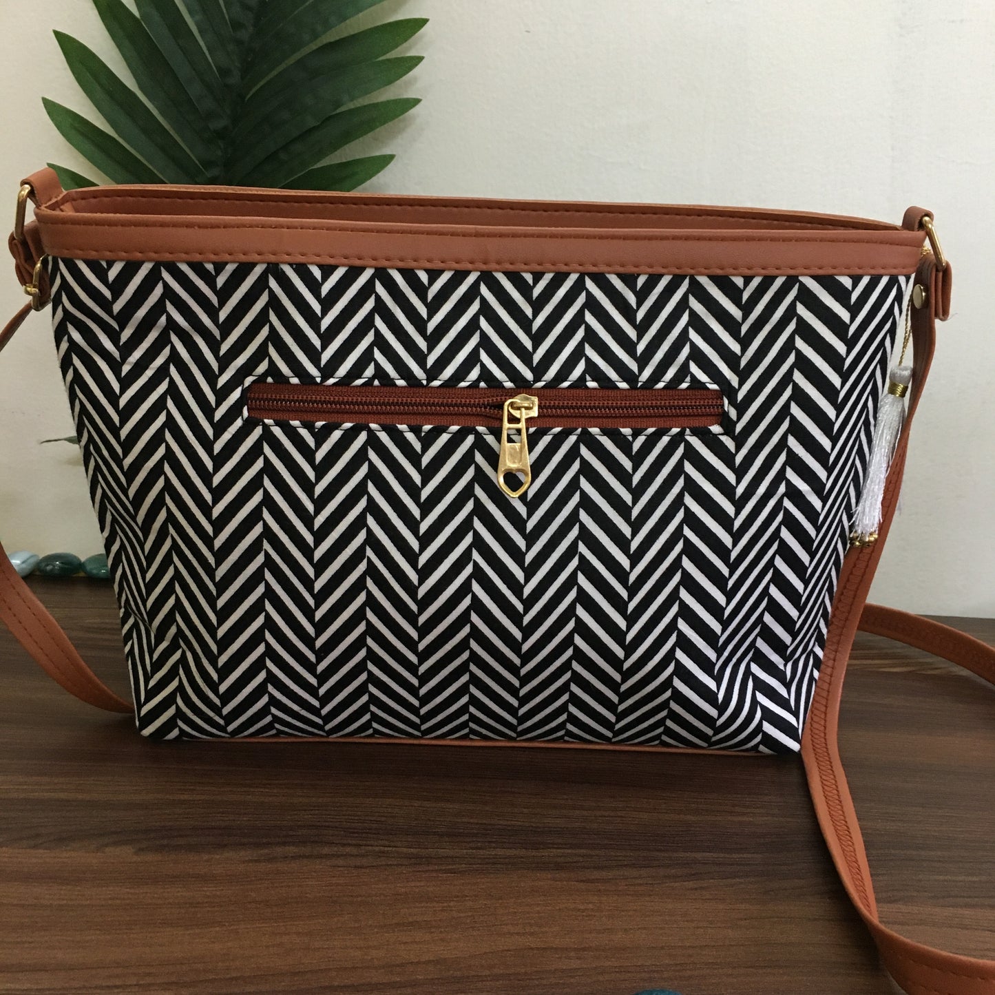 Minsk - 3 zip- Big size - Sling Bag - Black Criscros