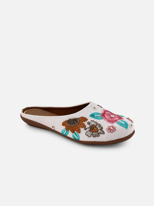 Women White Printed Ballerinas / Jutti Flats
