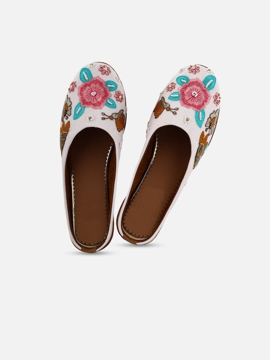 Women White Printed Ballerinas / Jutti Flats