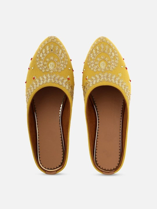 Women Yellow Ballerinas / Jutti Flats
