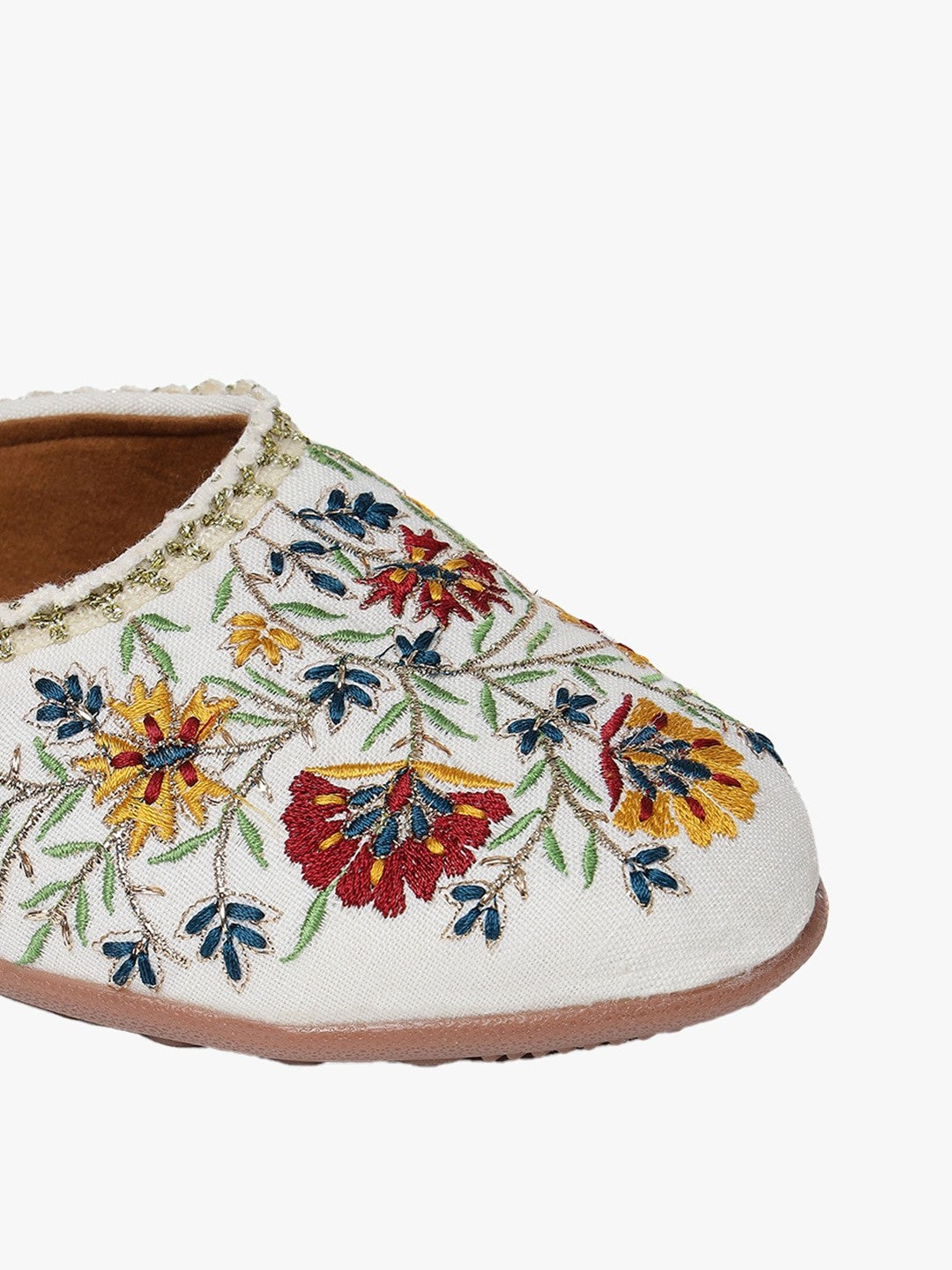 Women White Ethnic Flats