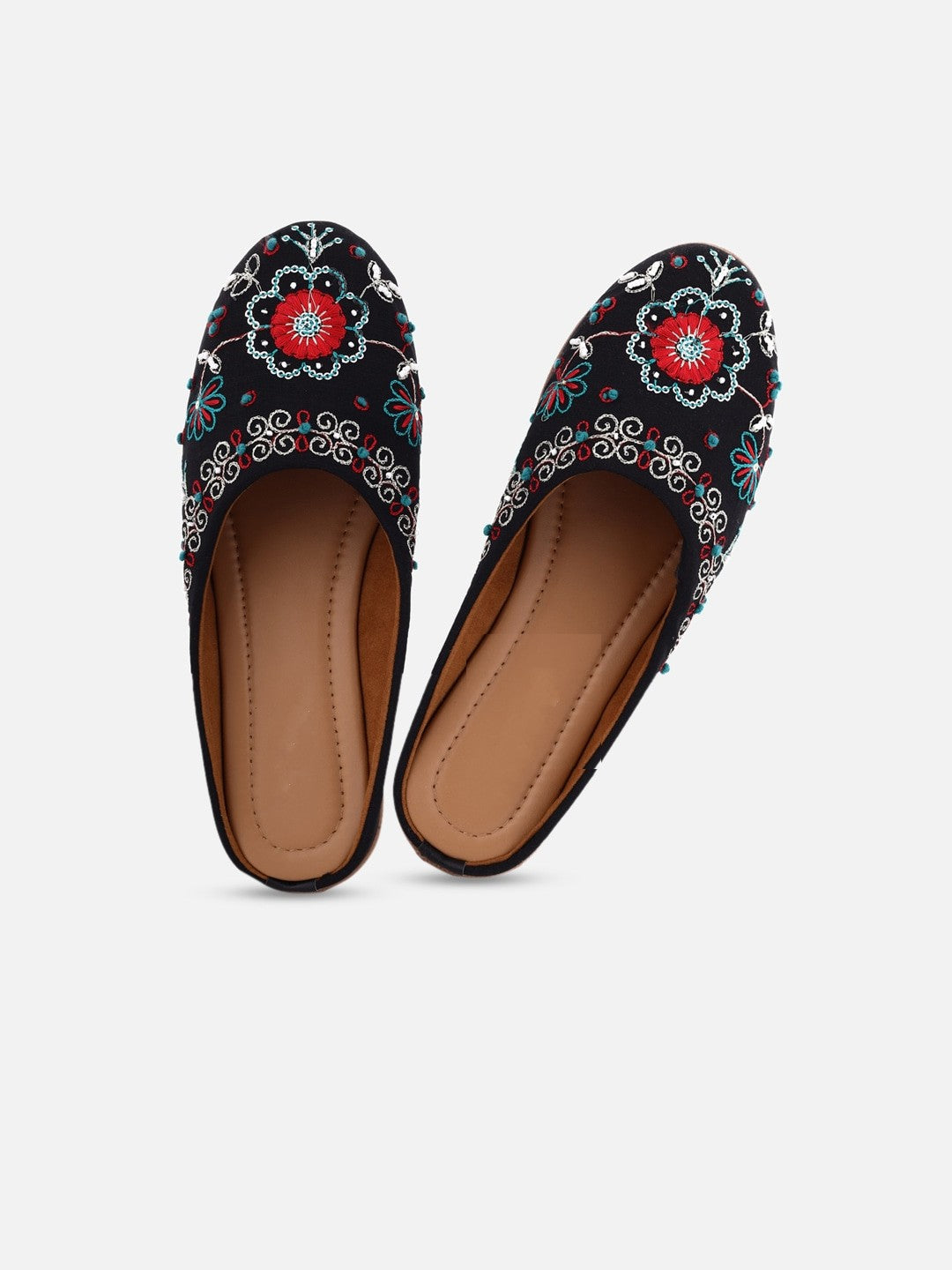 Women Black Embroidered Ethnic Mules / Jutti Flats