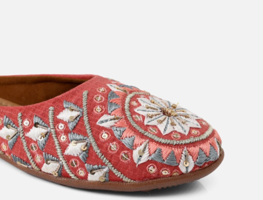 Women Peach & White Embroidered Ethnic Flats