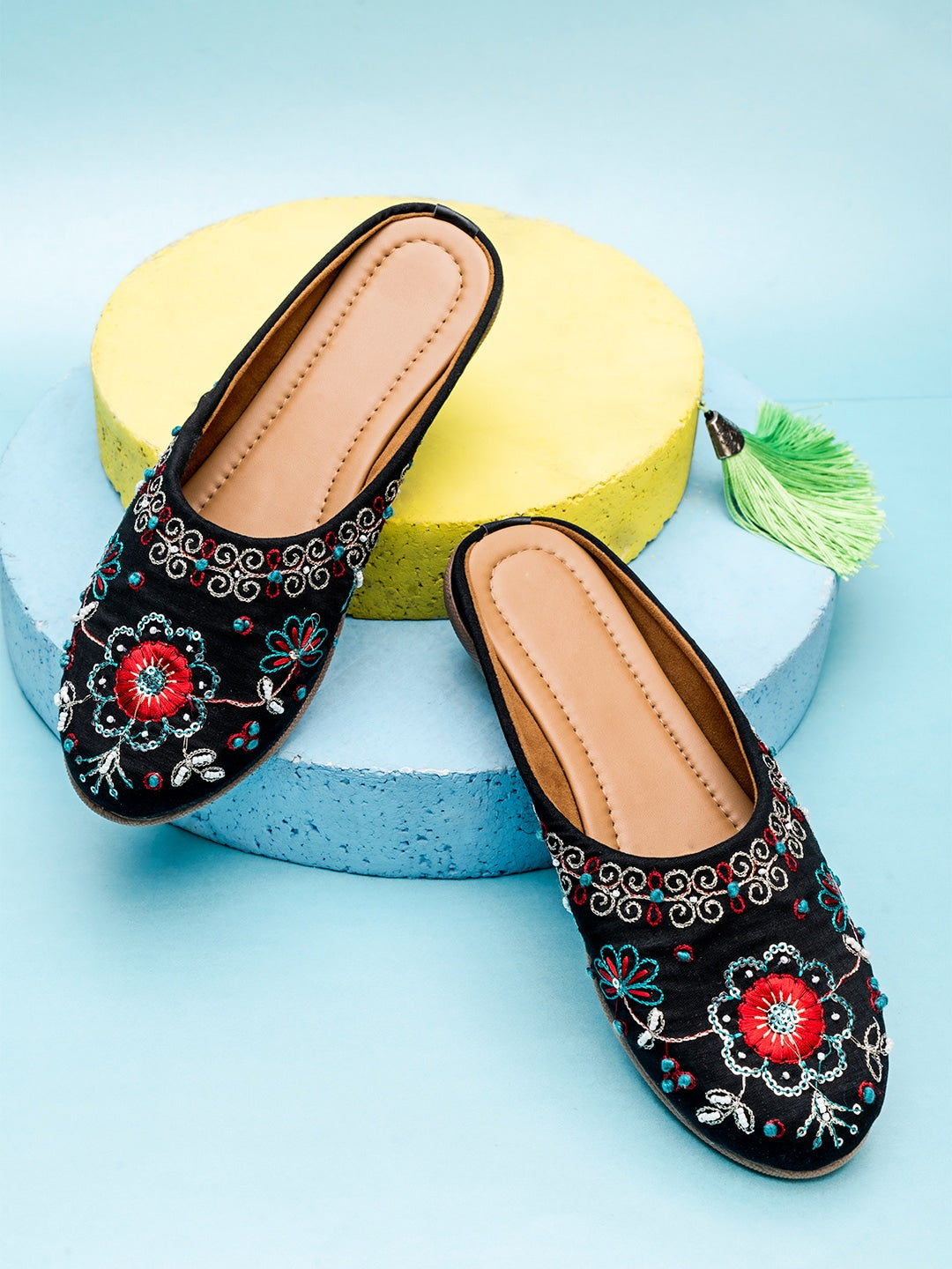Women Black Embroidered Ethnic Mules / Jutti Flats