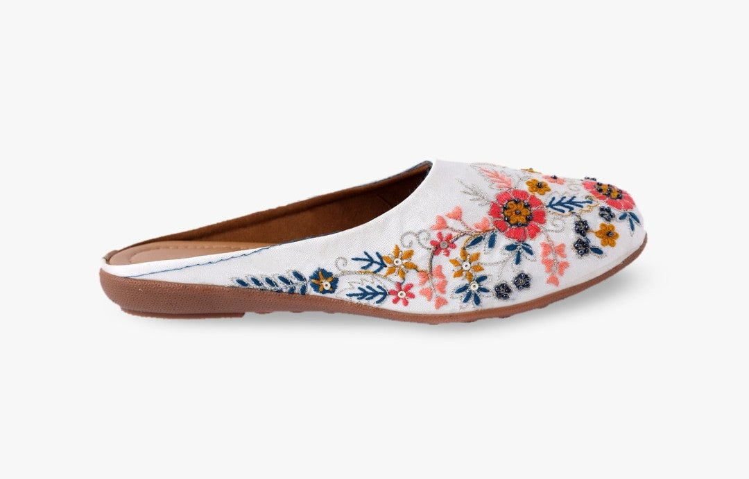 Women White Ethnic Floral Embroidered Canvas Flats Mules