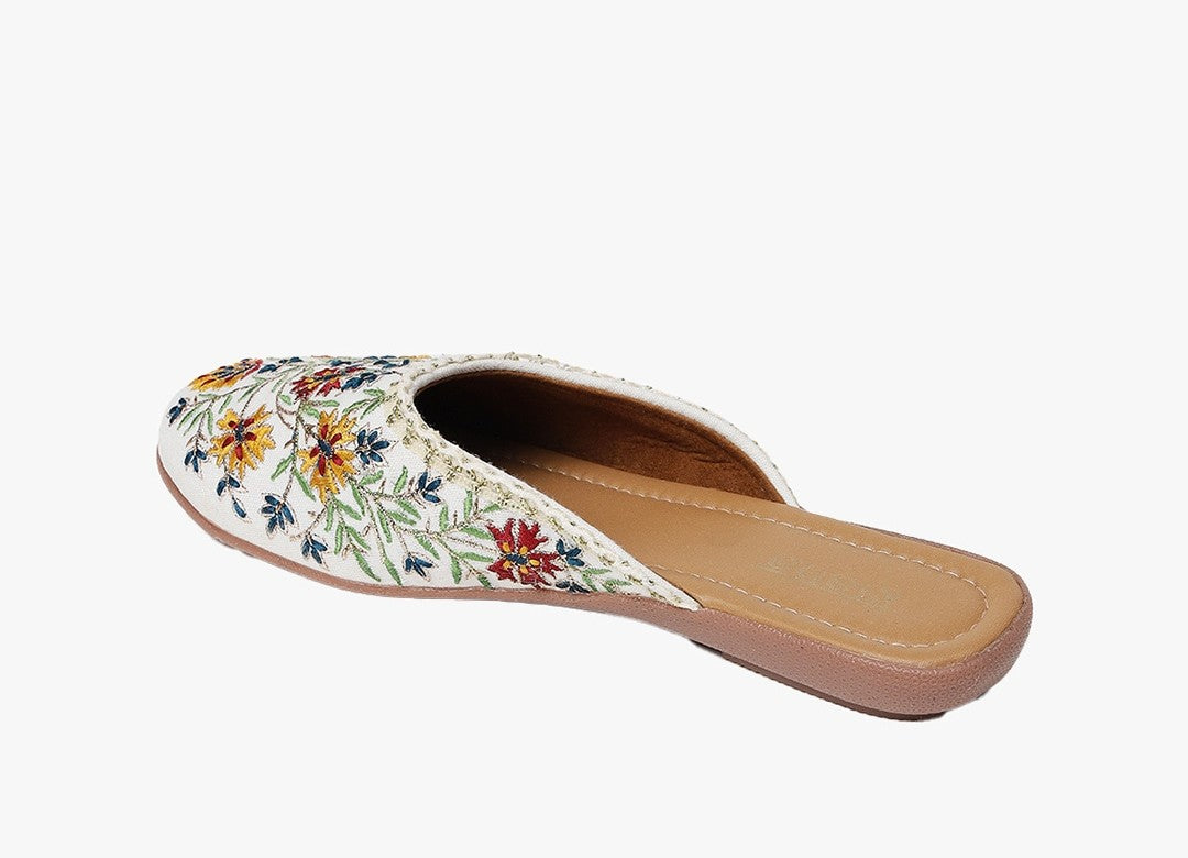 Women White Ethnic Flats