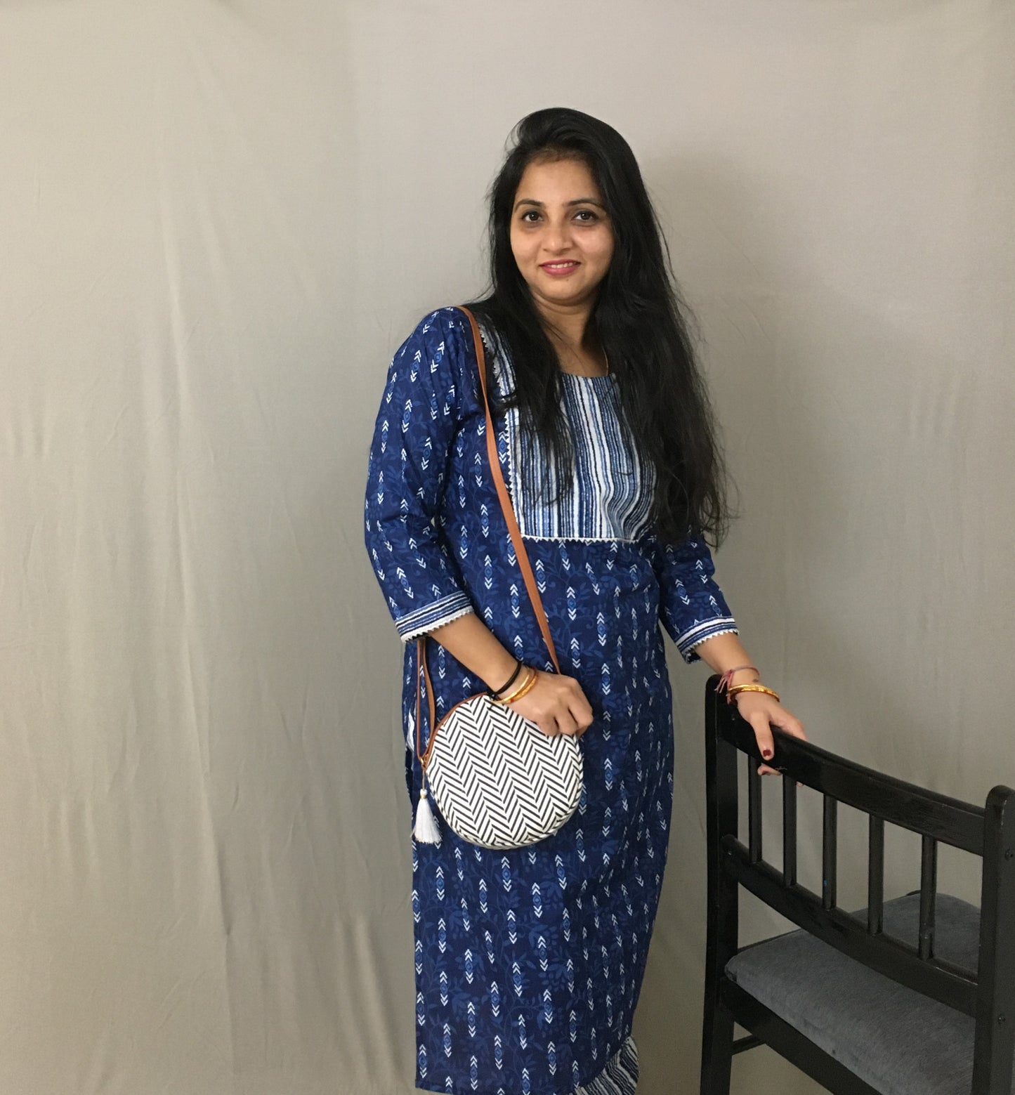 Off White Criss Cross Print Cute Round Sling - Small size