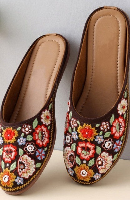 Women Brown Printed Canvas Ethnic / Jutti Flats