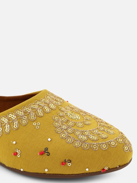 Women Yellow Ballerinas / Jutti Flats
