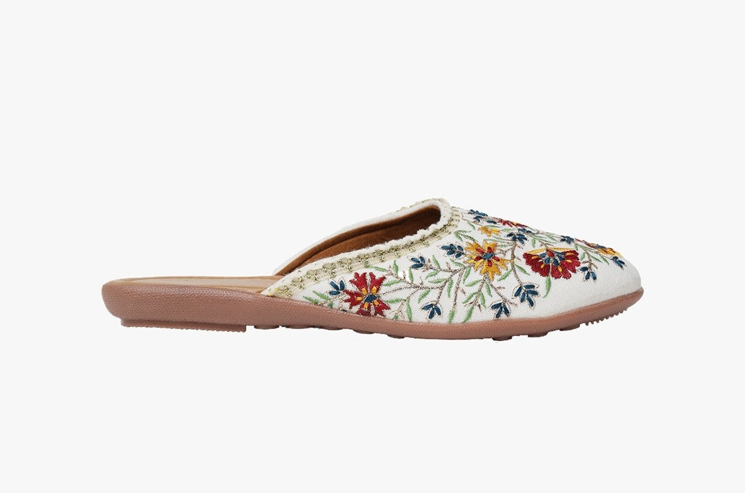 Women White Ethnic Flats