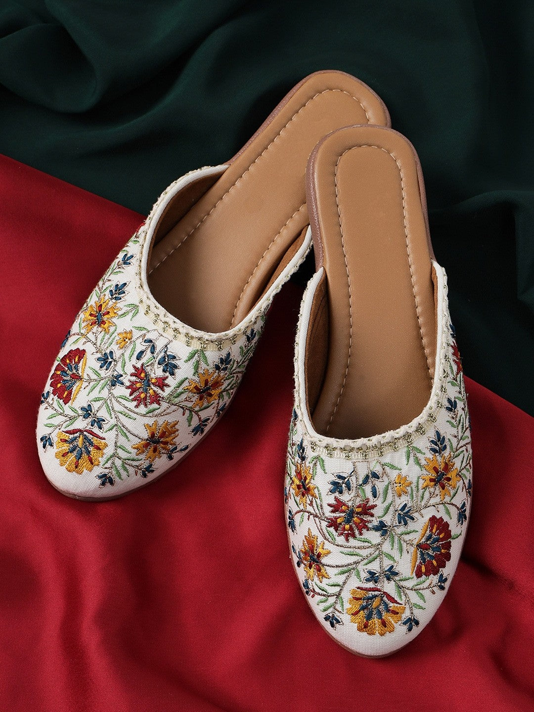 Women White Ethnic Flats