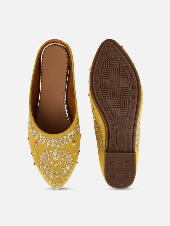 Women Yellow Ballerinas / Jutti Flats