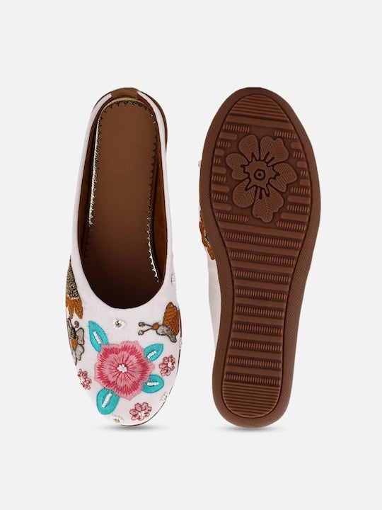 Women White Printed Ballerinas / Jutti Flats