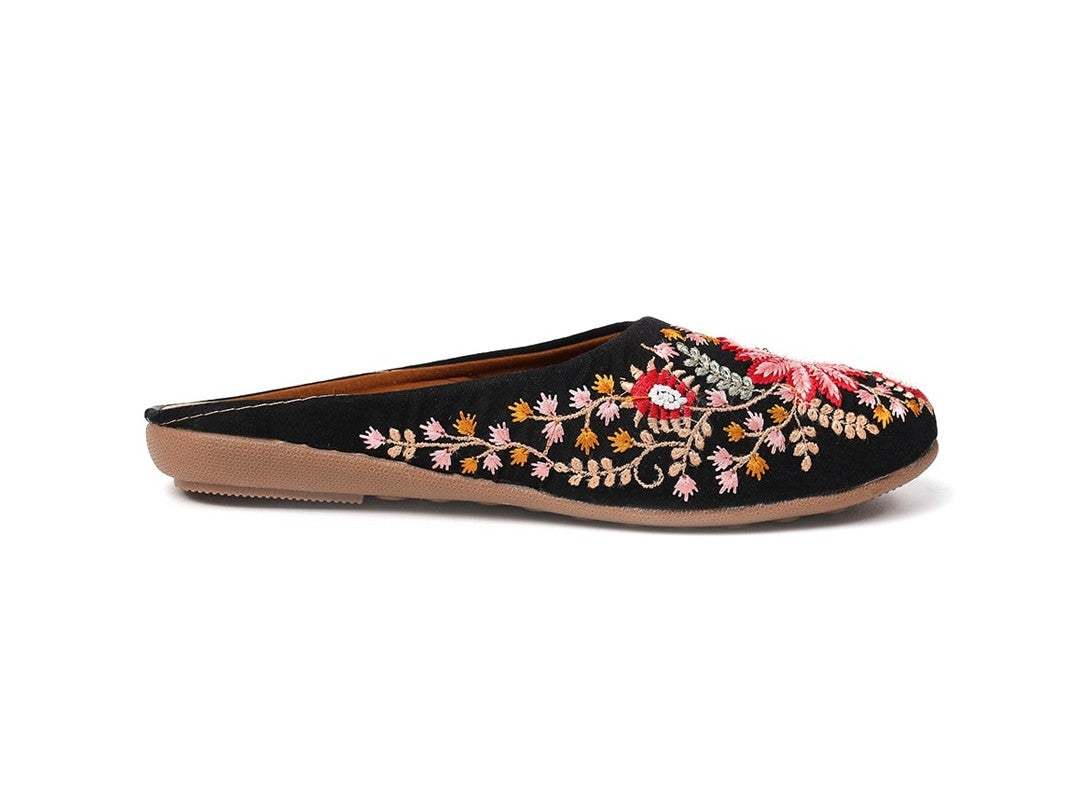 Women Black Embellished Ethnic Mojaris Flats