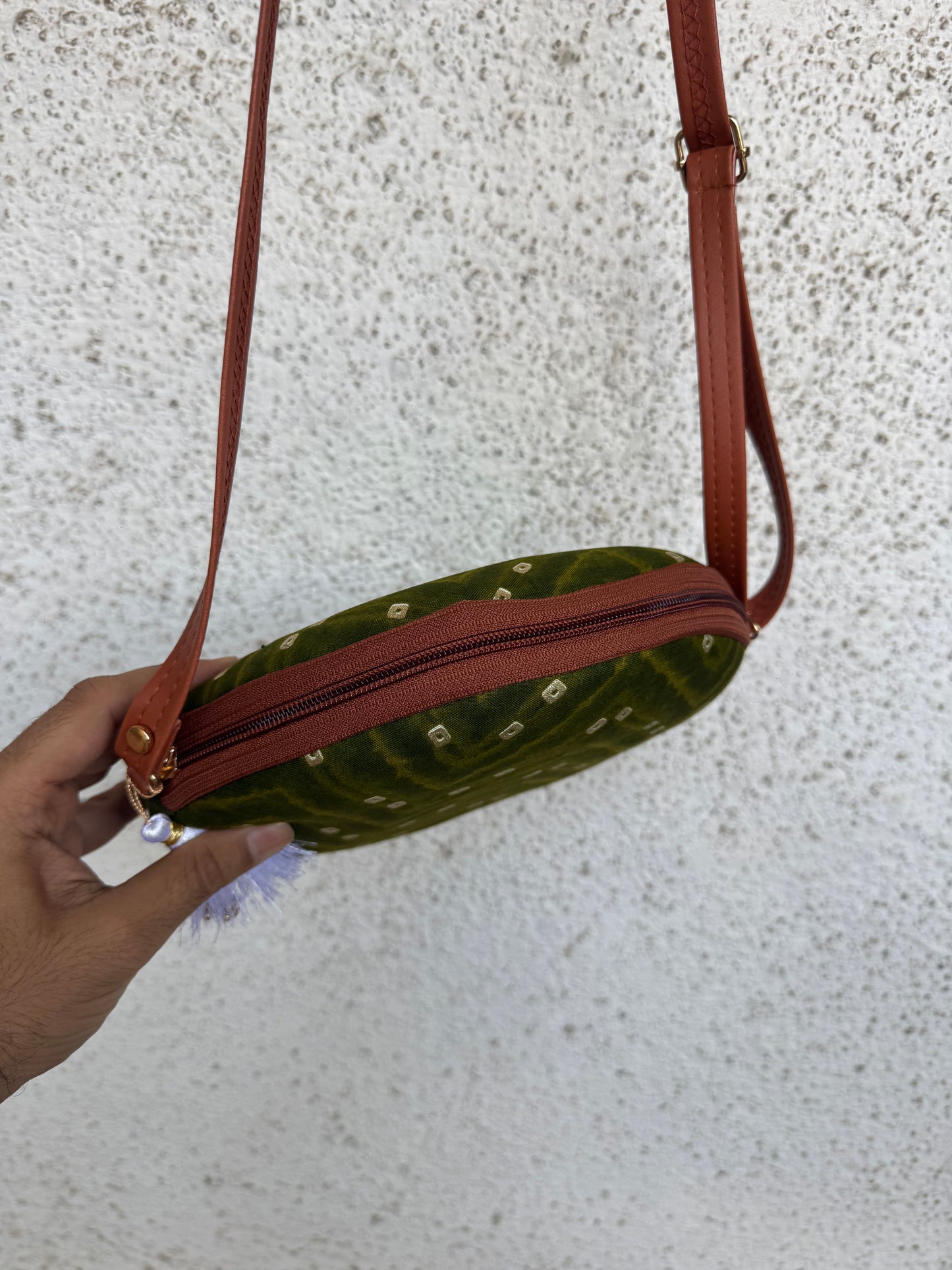 Green Bandhani Zigzag - Cute Round Sling bag