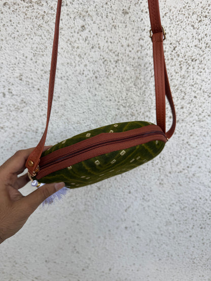 Green Bandhani Zigzag - Cute Round Sling bag