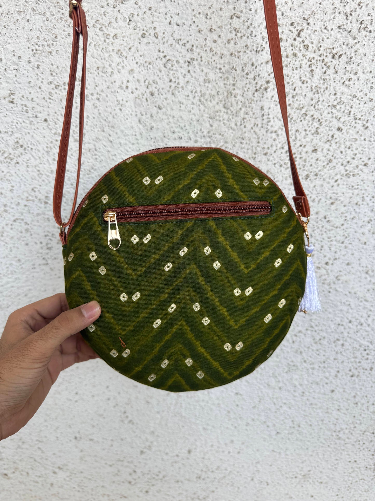 Green Bandhani Zigzag - Cute Round Sling bag
