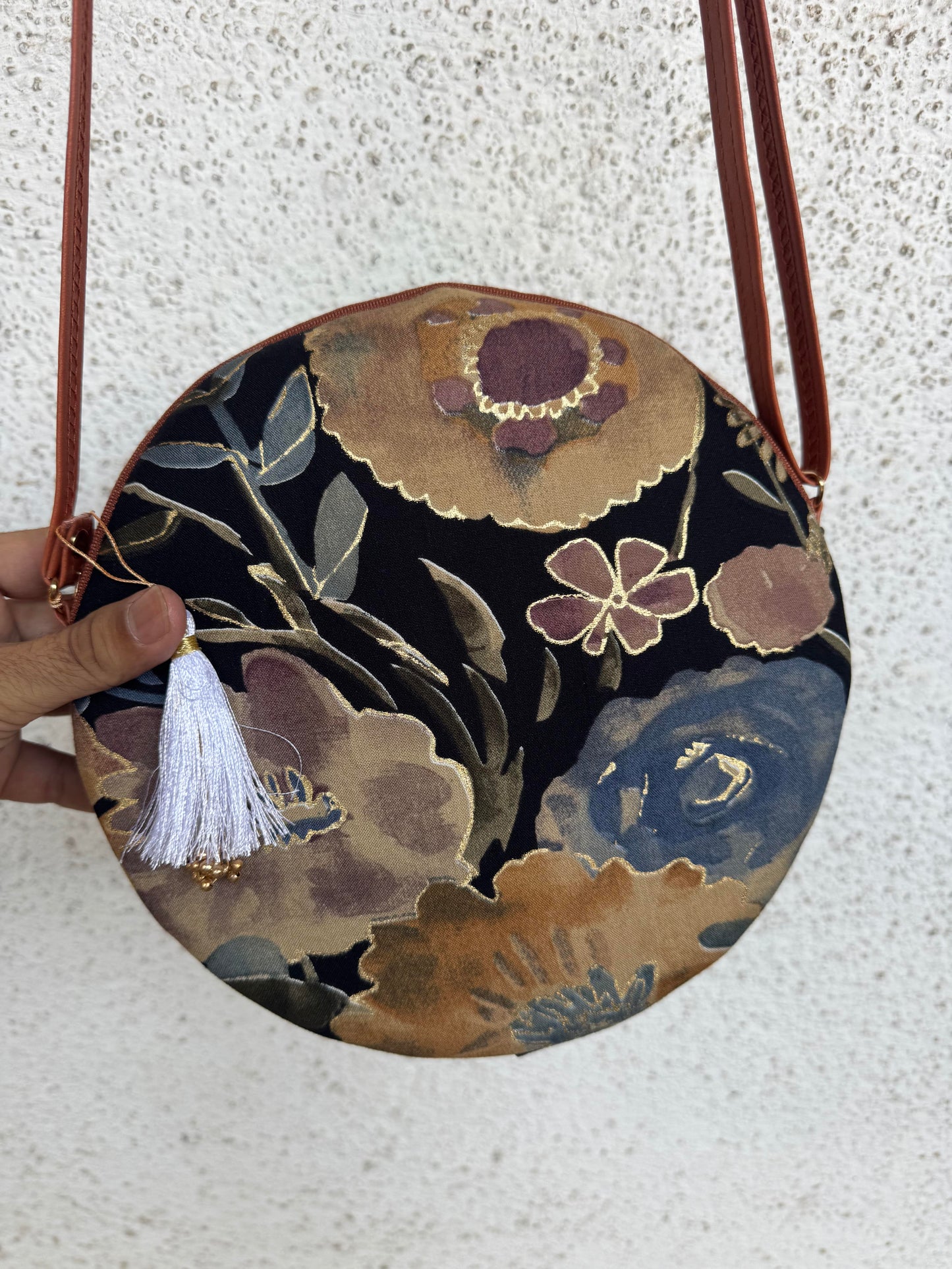 Black Grey Flower - Cute Round Sling bag