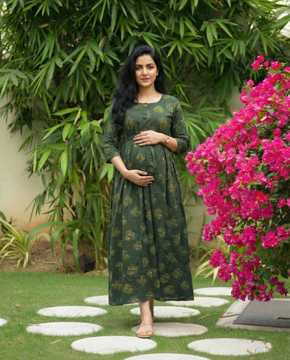 Sketch Green Flower - Maternity Kurti with Feeding Zips - Soft Rayon