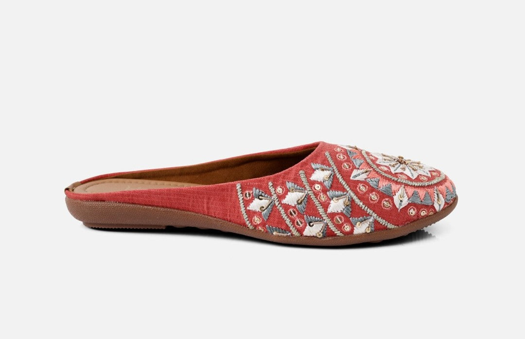 Women Peach & White Embroidered Ethnic Flats