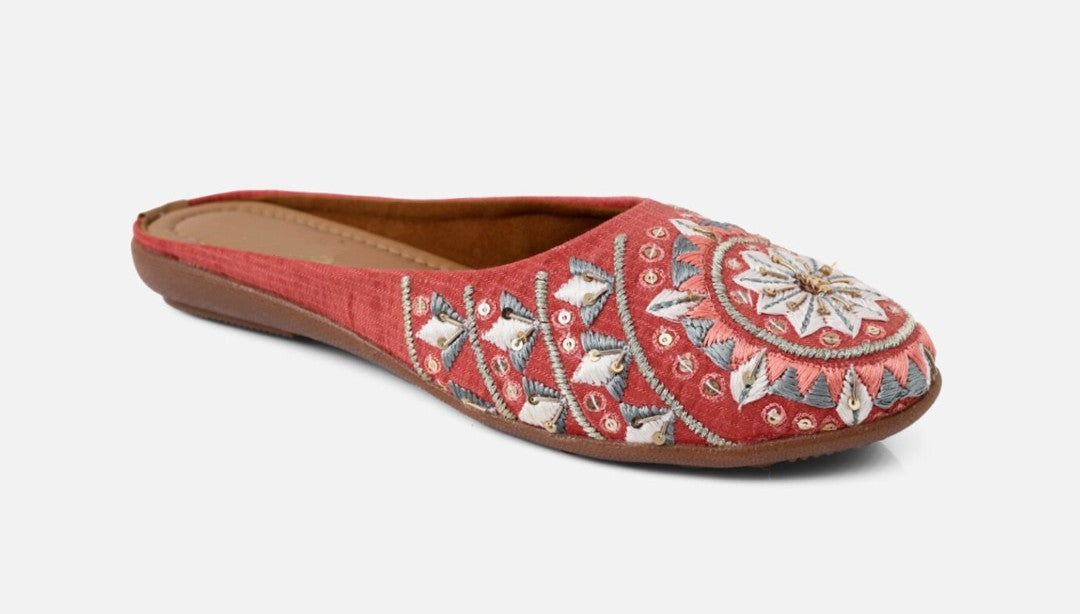 Women Peach & White Embroidered Ethnic Flats