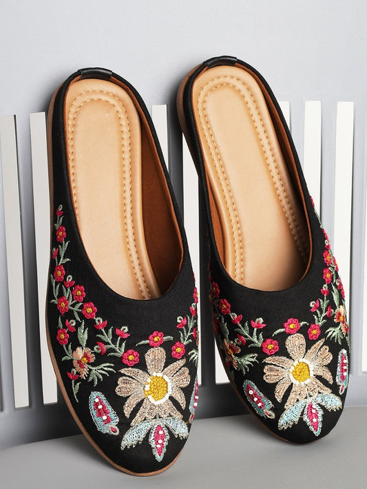 Women Black Floral Embroidered Mules / Jutti Flats