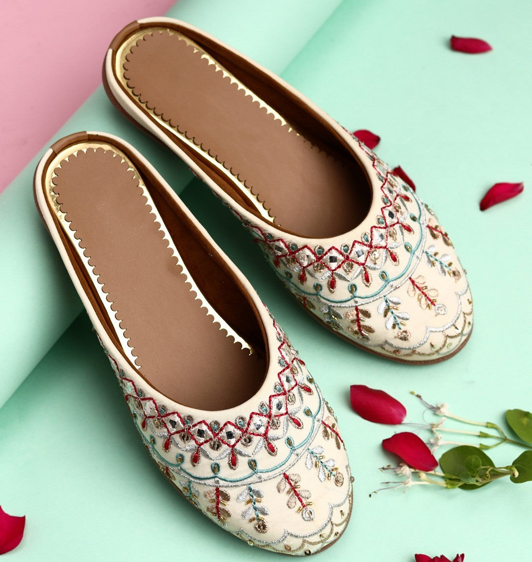 Women Cream-Coloured Printed Ballerinas / Jutti Flats