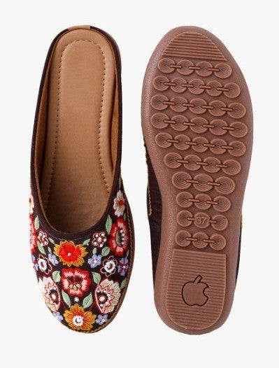 Women Brown Printed Canvas Ethnic  / Jutti Flats
