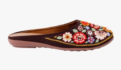 Women Brown Printed Canvas Ethnic  / Jutti Flats
