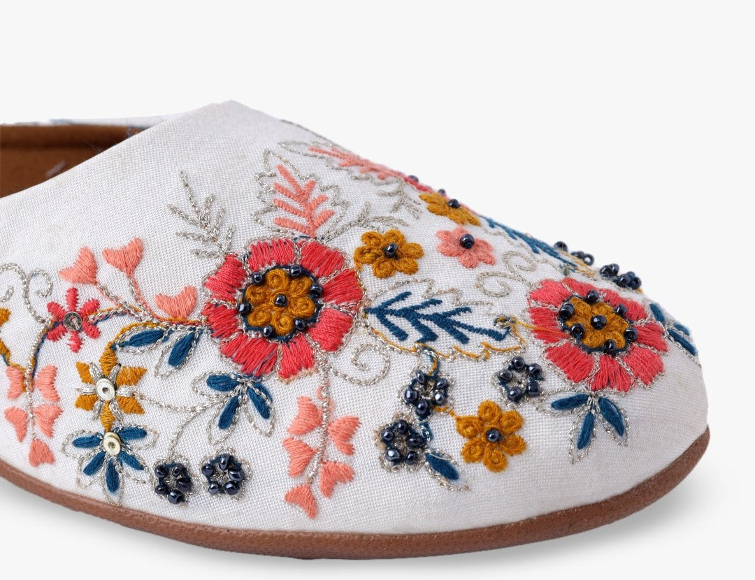 Women White Ethnic Floral Embroidered Canvas Flats Mules