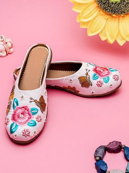 Women White Printed Ballerinas  / Jutti Flats